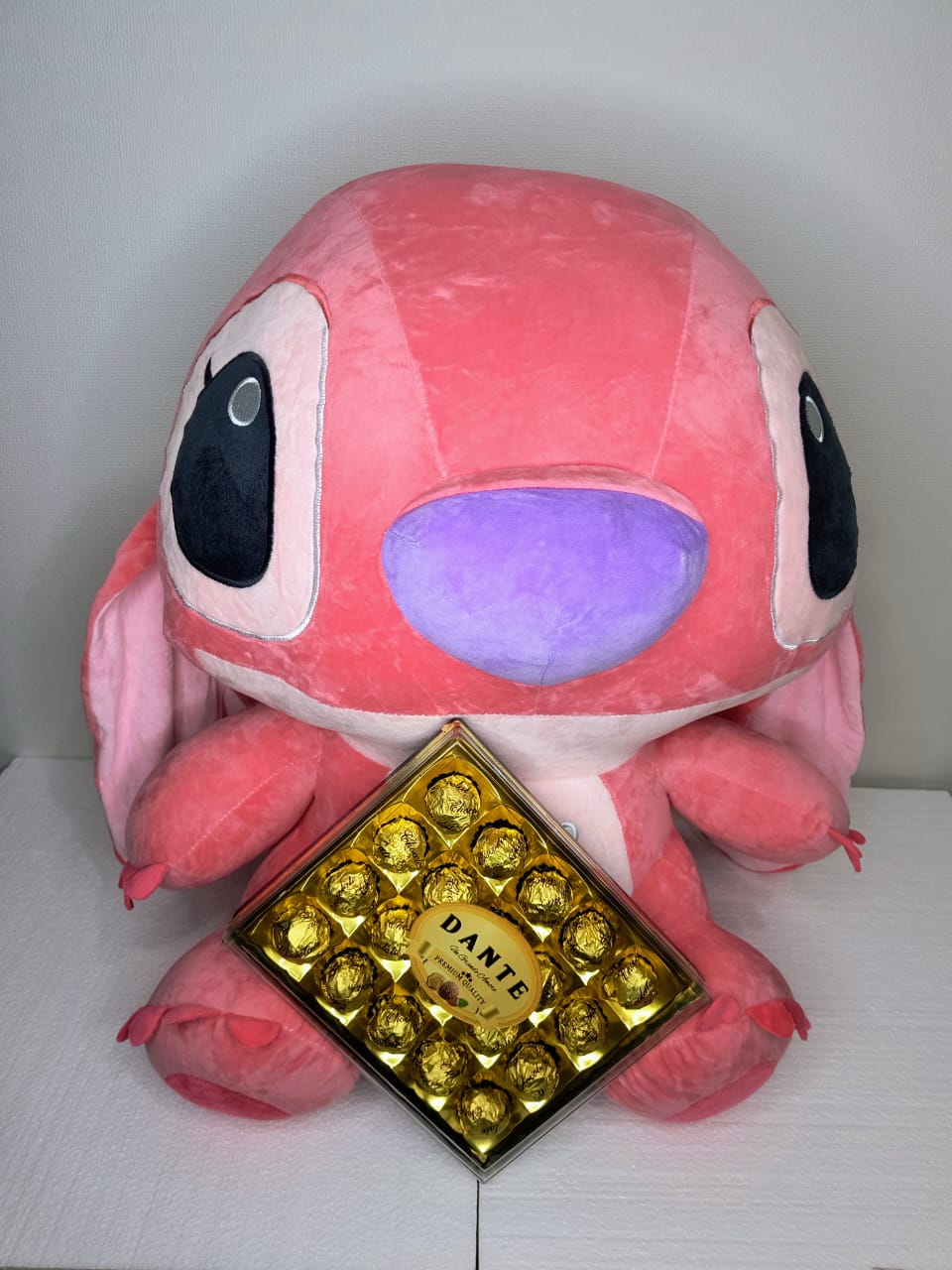 Peluche Stitch Rosado + Caja de Chocolates Dante – Edición Regalo Premium