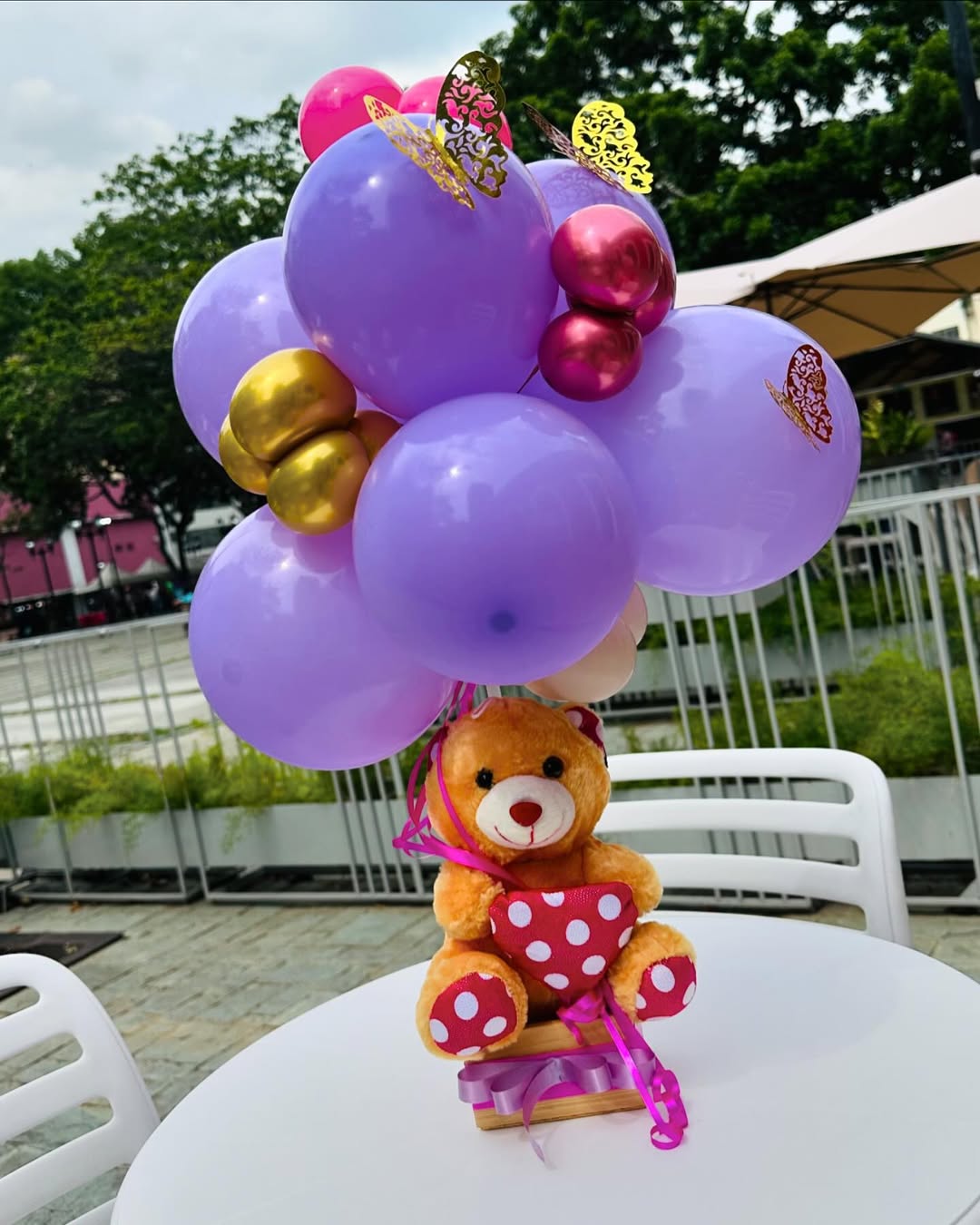 Arreglo Capadocia con Globo y Peluche – Detalles para Sorprender