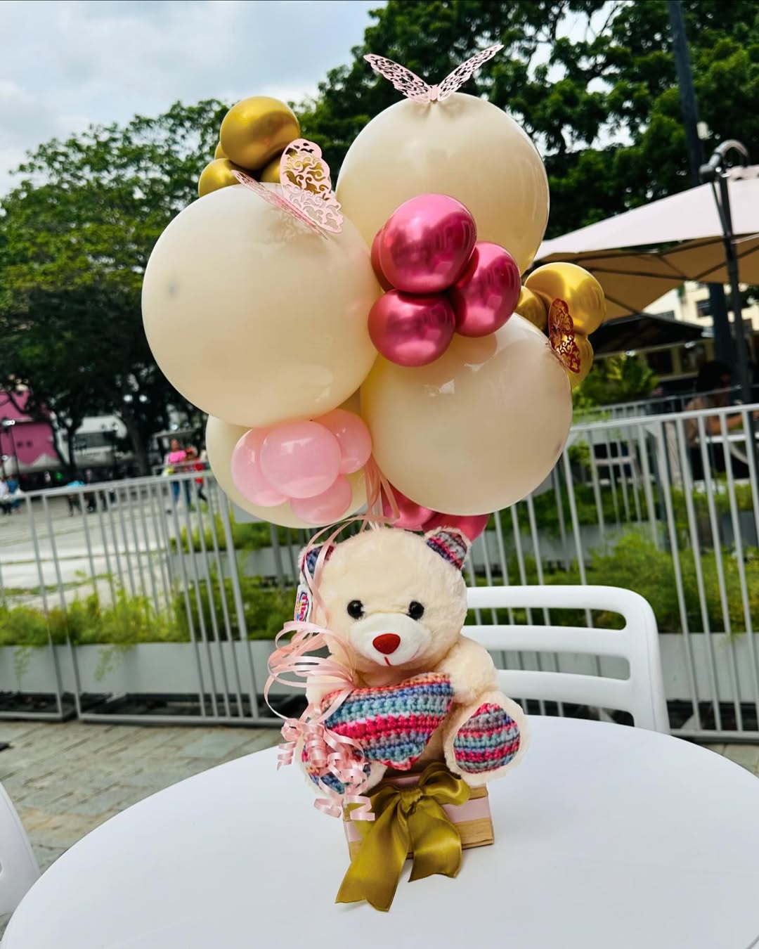 Arreglo Capadocia con Globo y Peluche – Detalles para Sorprender