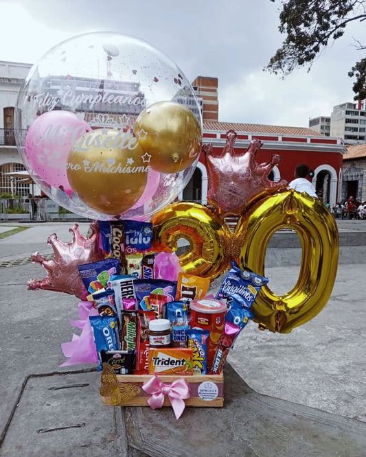 Arreglo con 26 Golosinas, Globos Cromados y Globo Burbuja – Deco Sweet