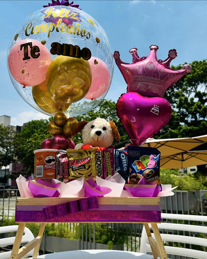 Arreglo con Peluche, Globos y Golosinas – Endulza tu Merienda