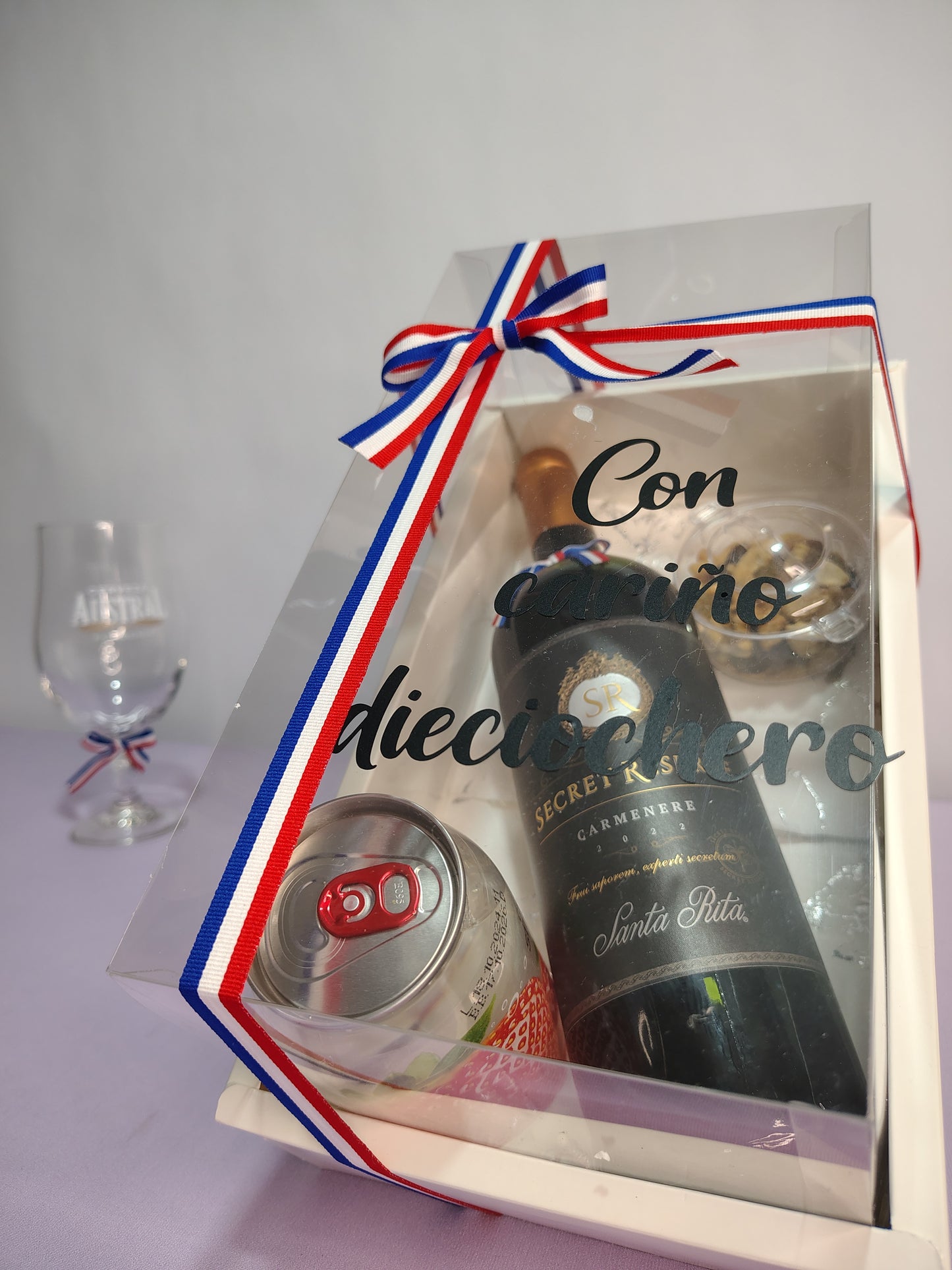 Box Brindis Dieciochero con Vino, Frutos Secos y Bebida – Regalo Chileno en Santiago