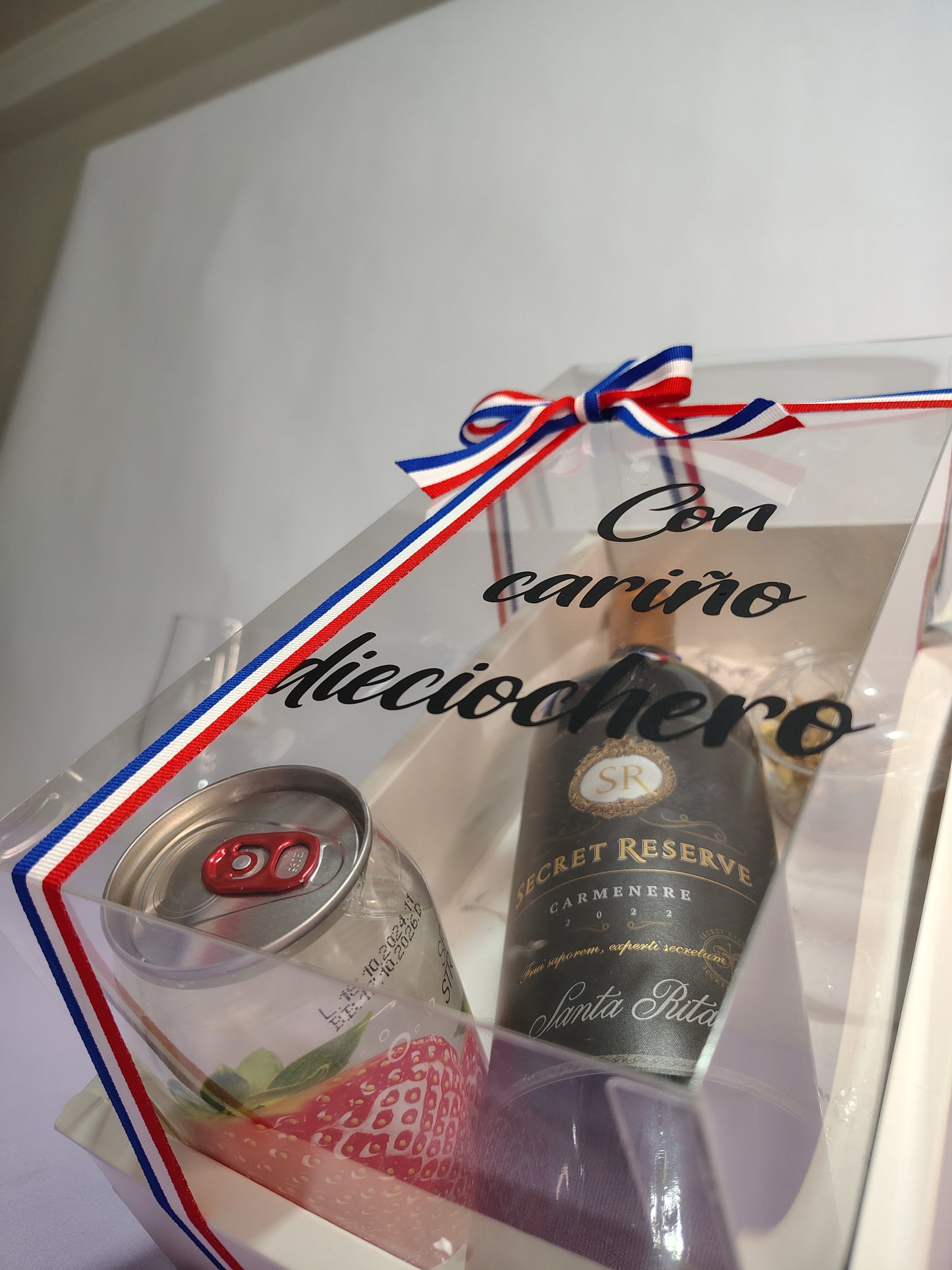Box Brindis Dieciochero con Vino, Frutos Secos y Bebida – Regalo Chileno en Santiago