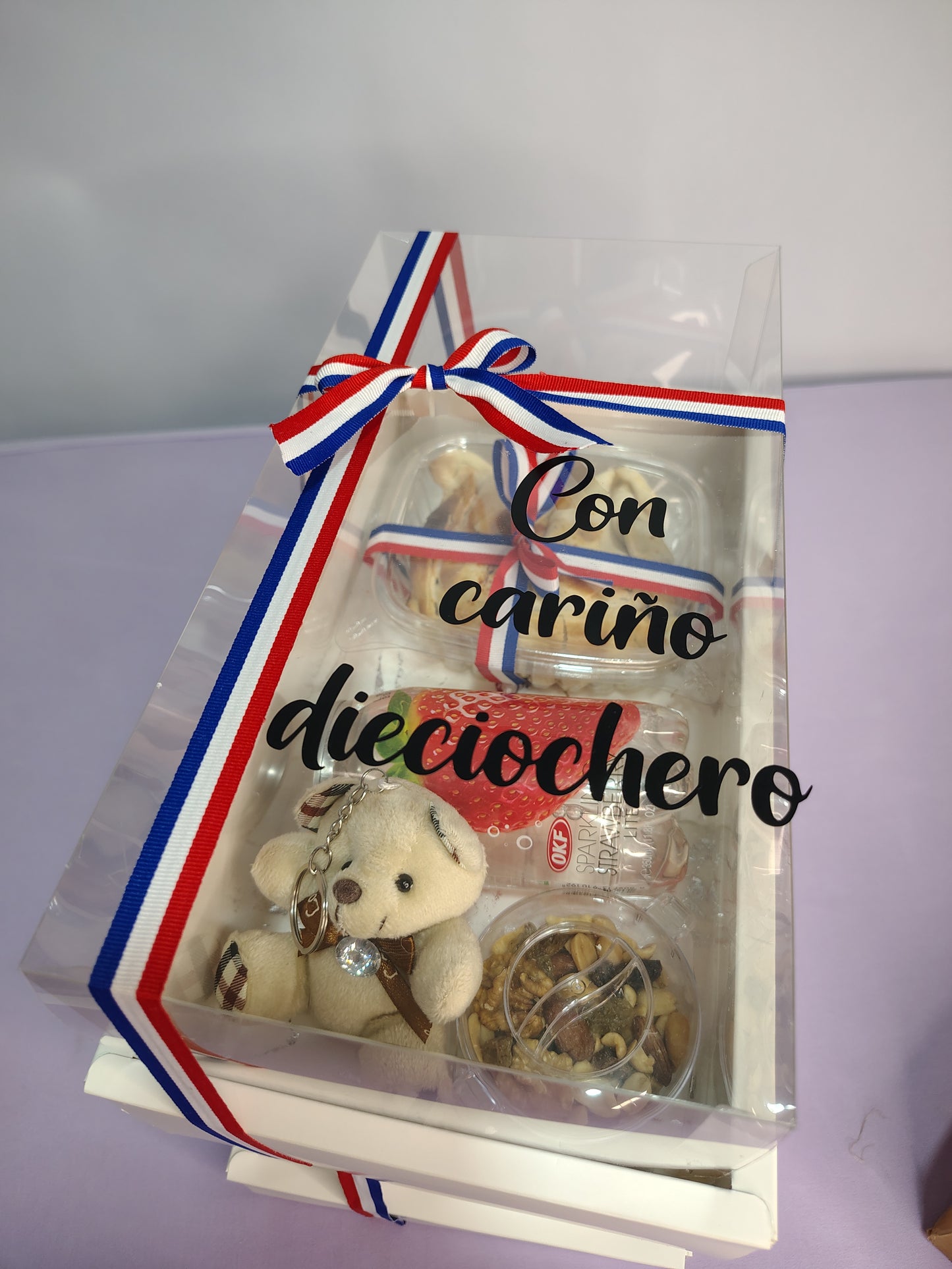 Box Cueca y Cariño con Osito, Frutos Secos y Empanada de Pino – Regalo Chileno en Santiago