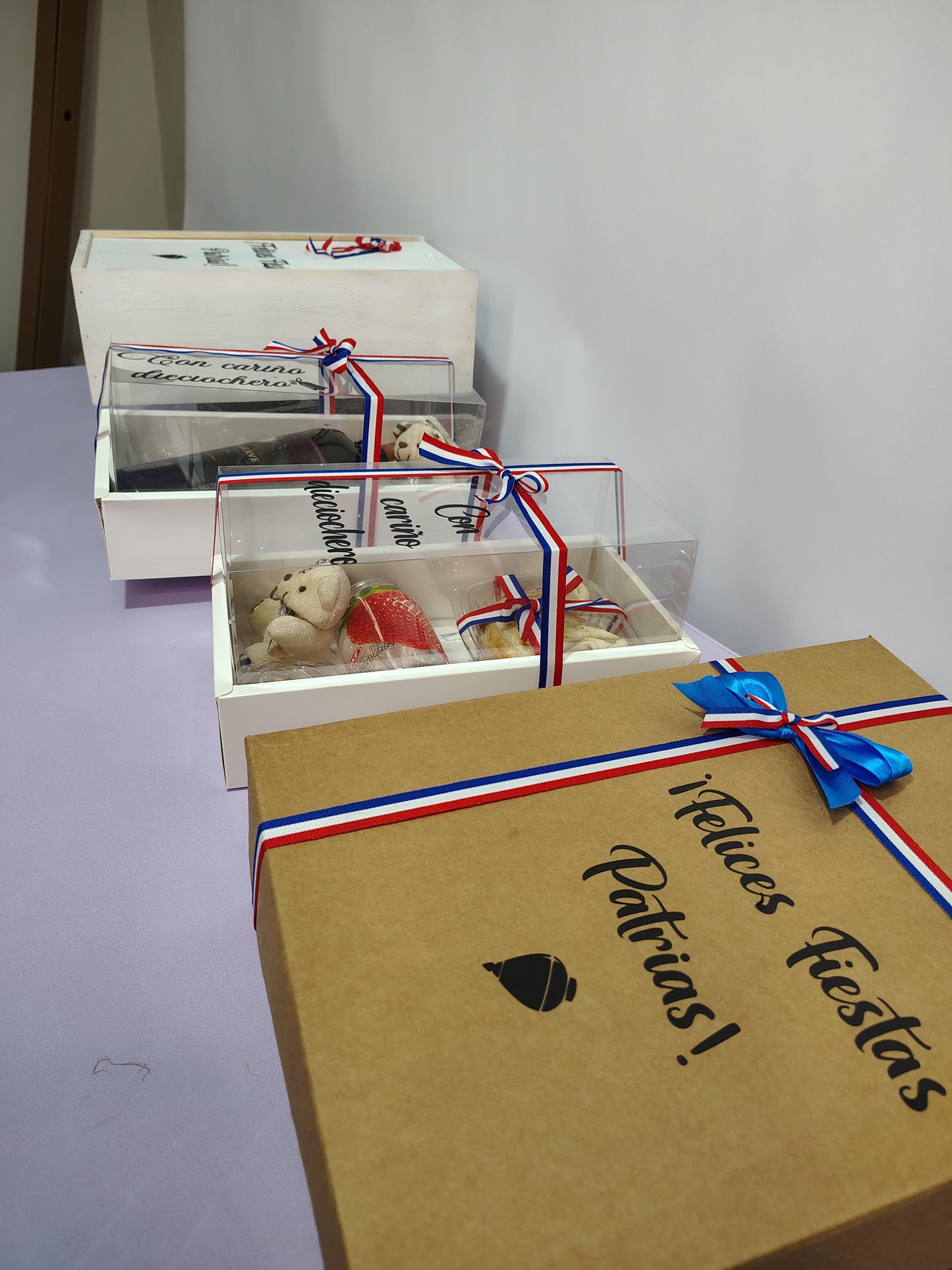 Box Tradición Chilena con Vino, Frutos Secos y Bombones – Regalo Clásico en Santiago