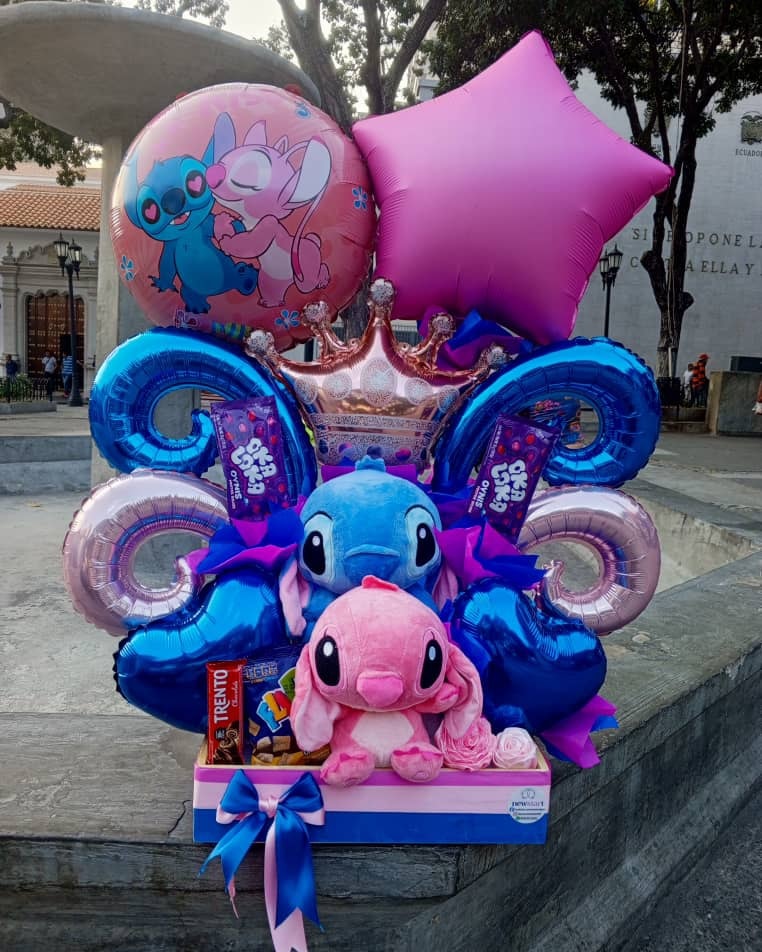 Arreglo Duo de Stitch con Globos Cromados y Golosinas