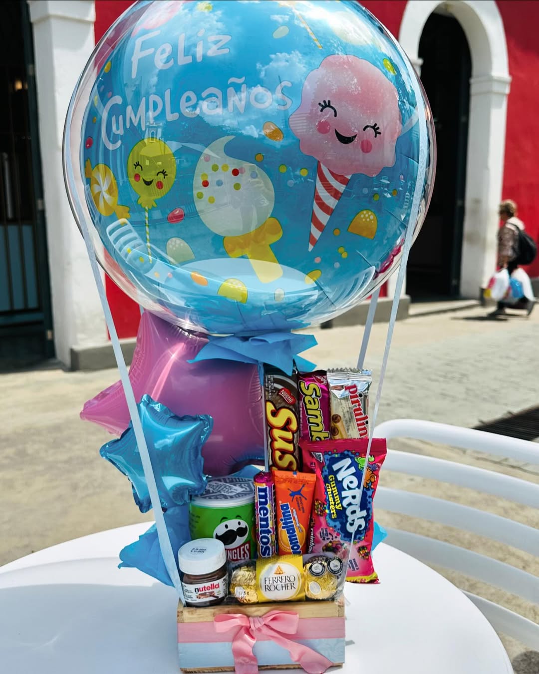 Arreglo con Globos y Golosinas – Endúlzala con Estilo