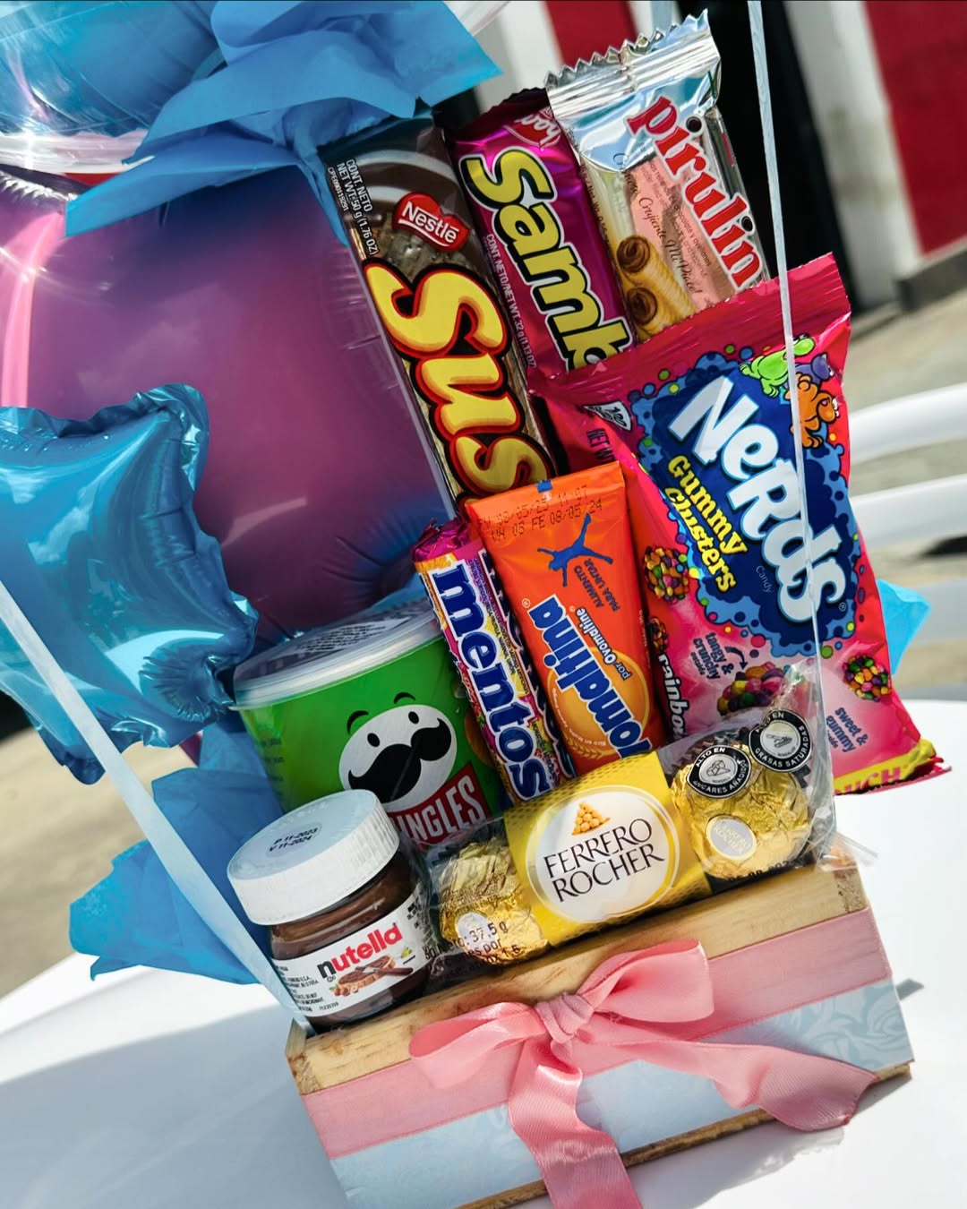 Arreglo con Globos y Golosinas – Endúlzala con Estilo