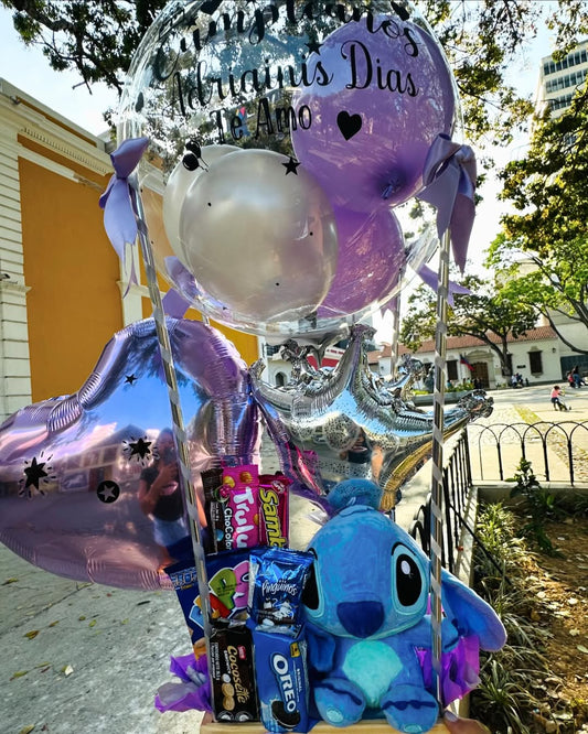 Arreglo Stitch con Globo Burbuja, Golosinas y Globos Metalizados – Regalo Original