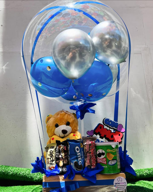 Arreglo con Peluche, Golosinas y Globo Burbuja – Regalo Tierno en Caja de Madera
