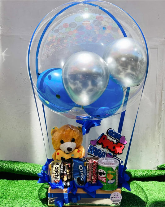 Arreglo con Peluche, Golosinas y Globo Burbuja – Regalo Tierno en Caja de Madera