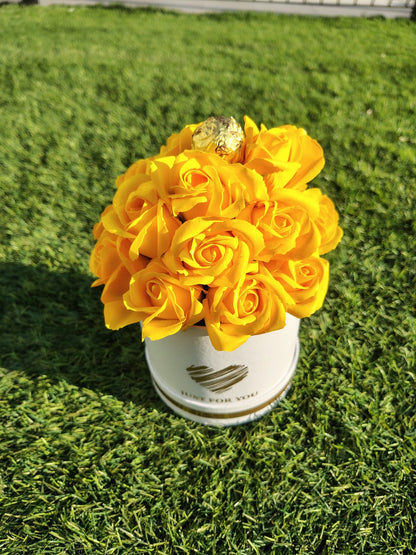 Box Love con Rosas Amarillas y Chocolate – Detalle Especial en Santiago